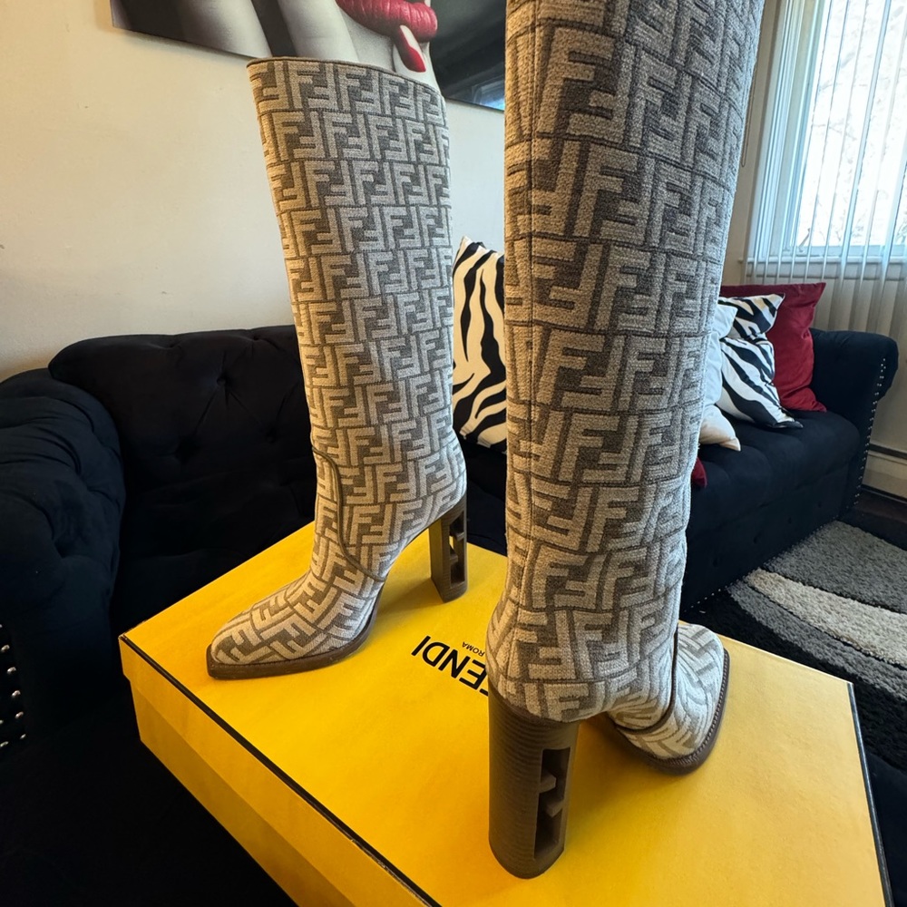 FENDI - Chenille Jacquard FF 110mm Cut Baguette Knee Boots 42 Tortora Nuvola
